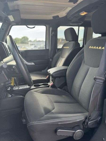 2014 Jeep Wrangler Unlimited SaharaImage 11