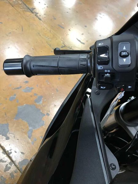 Used 2024 Kawasaki Ninja ZX-6R Base Image 6