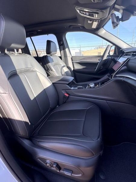 New 2025 Jeep Grand Cherokee Limited 4x4Image 14