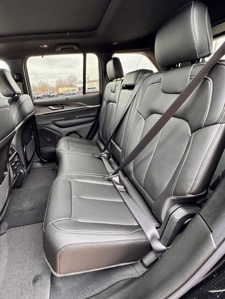 New 2025 Jeep Grand Cherokee Limited 4x4Image 12