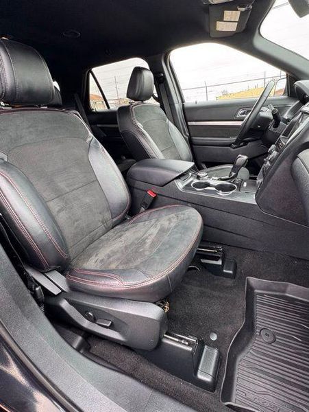 Used 2019 Ford Explorer XLTImage 15