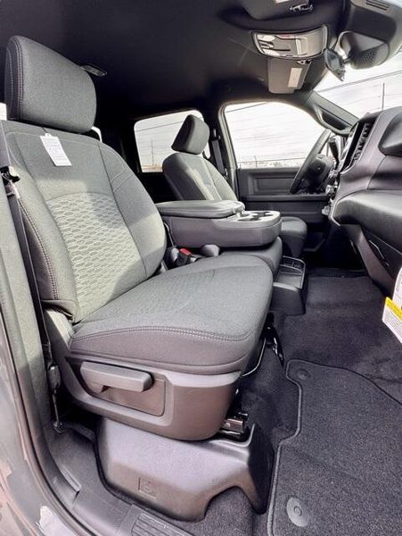 New 2026 RAM 2500 Black Express Crew Cab 4x4 8