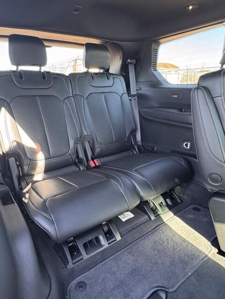 New 2025 Jeep Grand Cherokee L Limited 4x2Image 17