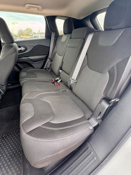 Used 2015 Jeep Cherokee LatitudeImage 11