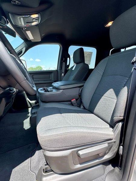 New 2026 RAM 2500 Black Express Crew Cab 4x4 6