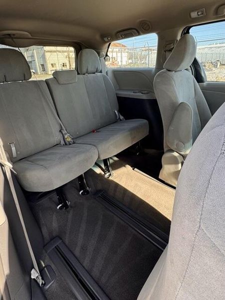 Used 2017 Toyota Sienna LImage 16