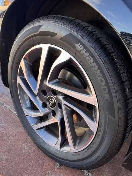 Used 2017 INFINITI QX30 PremiumImage 15