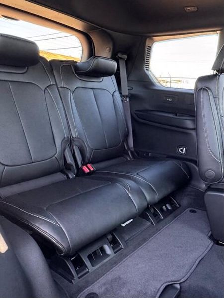 New 2026 Jeep Grand Cherokee L Limited Reserve 4x4Image 16