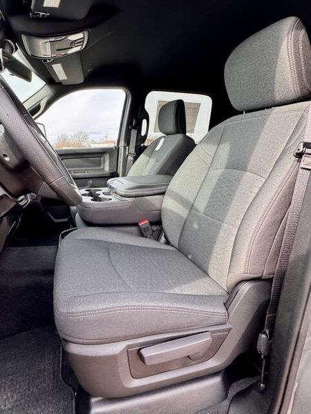 New 2026 RAM 2500 Black Express Crew Cab 4x4 8