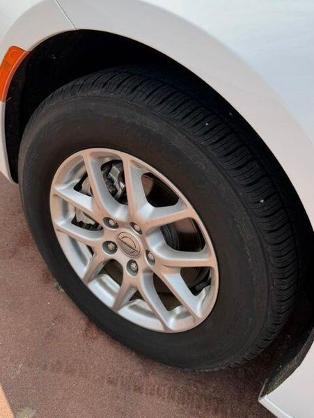 Used 2024 Chrysler Pacifica Touring LImage 18