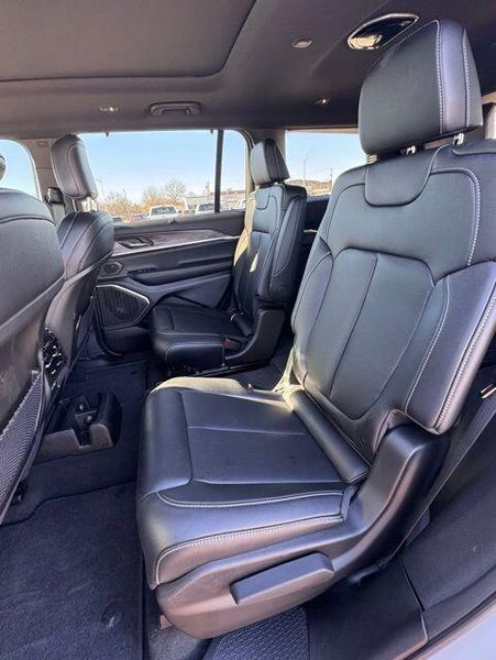 New 2025 Jeep Grand Cherokee L Limited 4x2Image 12