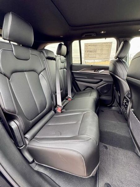 New 2025 Jeep Grand Cherokee Limited 4x4Image 15