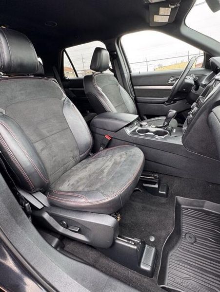 Used 2019 Ford Explorer XLTImage 15