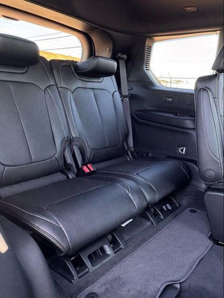 New 2026 Jeep Grand Cherokee L Limited Reserve 4x4Image 16