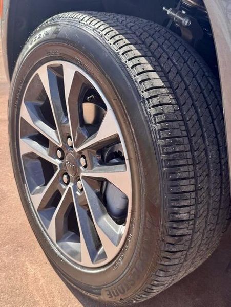 New 2025 Jeep Grand Cherokee Overland 4x4Image 20