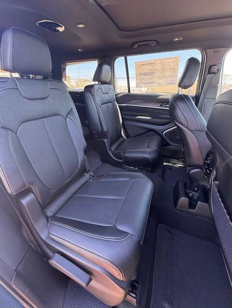 New 2026 Jeep Grand Cherokee L Limited Reserve 4x4Image 15