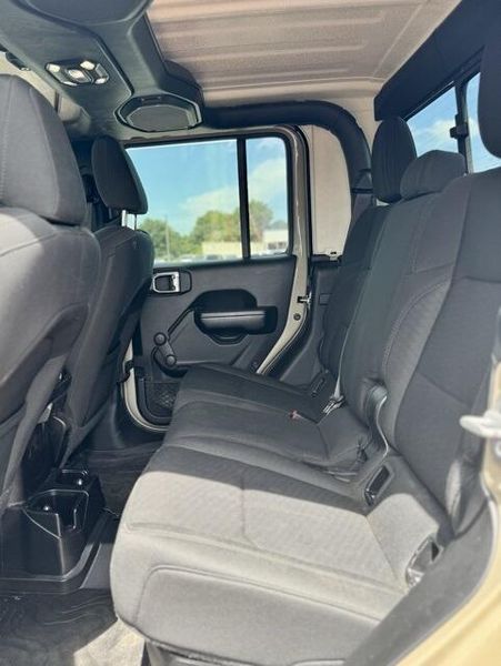 Used 2020 Jeep Gladiator SportImage 12