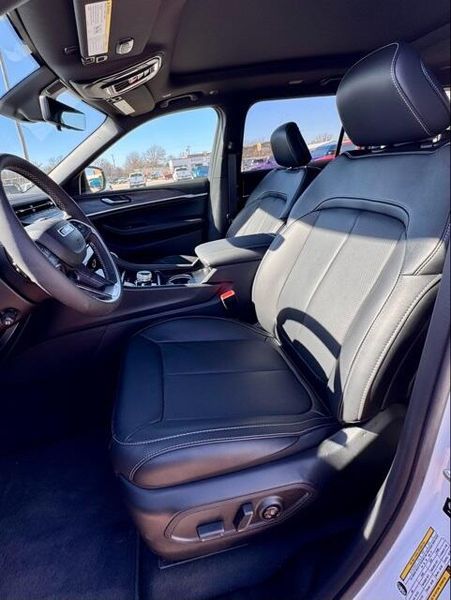 New 2026 Jeep Grand Cherokee L Limited Reserve 4x4Image 10