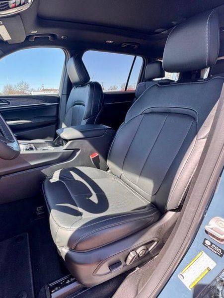 New 2026 Jeep Grand Cherokee L Limited Reserve 4x4Image 10