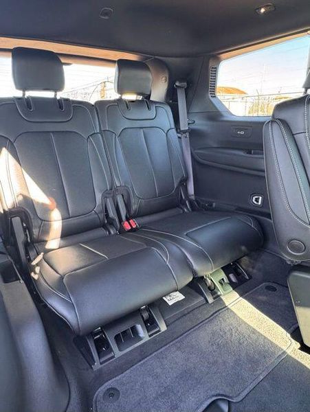 New 2025 Jeep Grand Cherokee L Limited 4x2Image 17