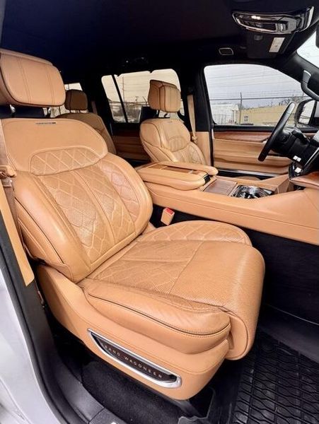 2022 Jeep Grand Wagoneer Series IIIImage 17