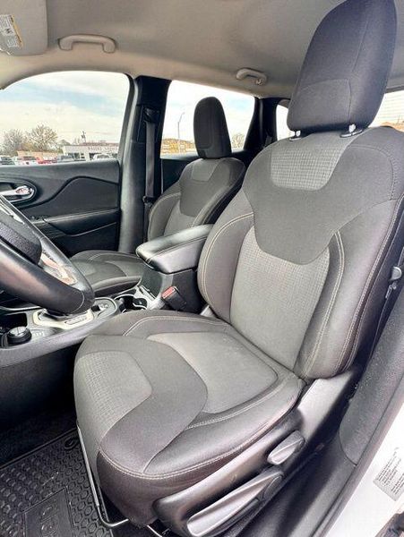 Used 2015 Jeep Cherokee LatitudeImage 10
