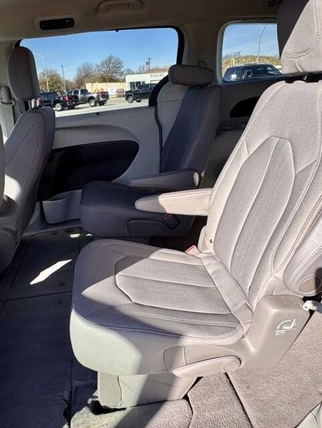 Used 2021 Chrysler Pacifica TouringImage 12