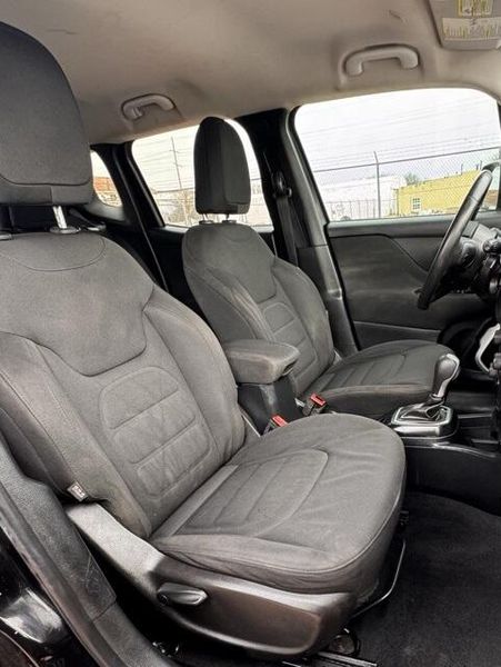 Used 2018 Jeep Renegade LatitudeImage 10