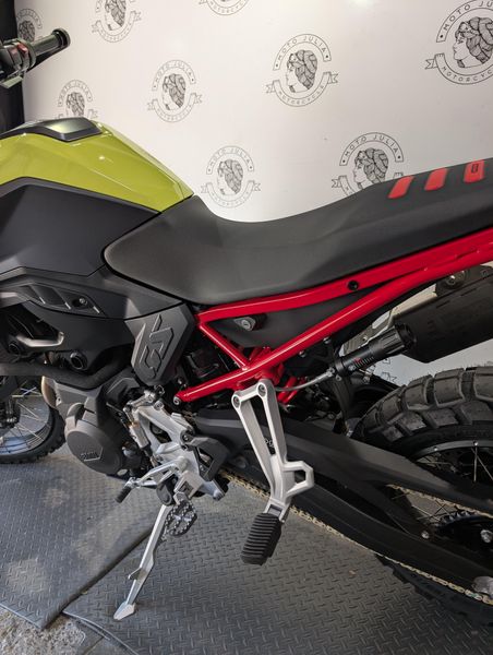2025 BMW F900GS 
