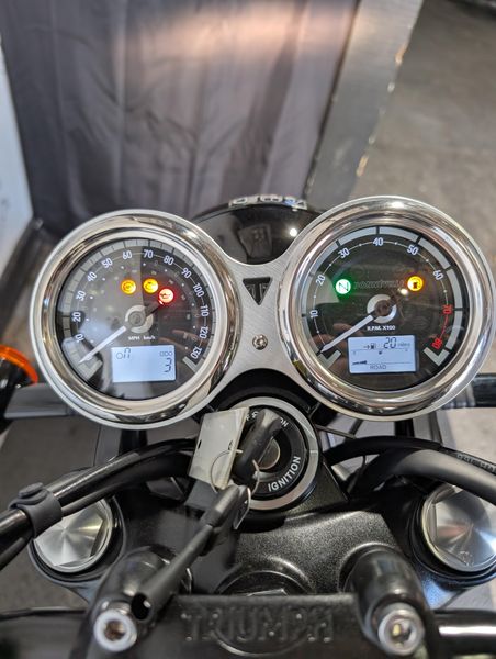 2025 Triumph BONNEVILLE T120 BLACK 