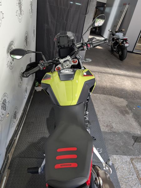 2025 BMW F900GS 