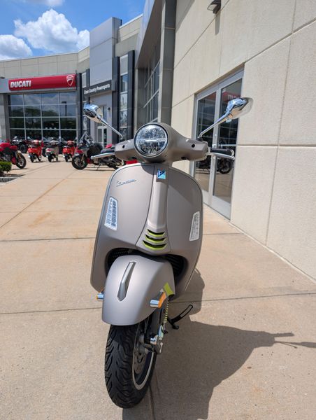 2024 Vespa GTS SUPERTECH 300Image 4