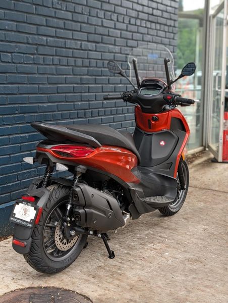 New 2024 PIAGGIO BV 400 