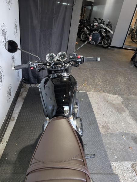 2025 Triumph BONNEVILLE T120 BLACK 