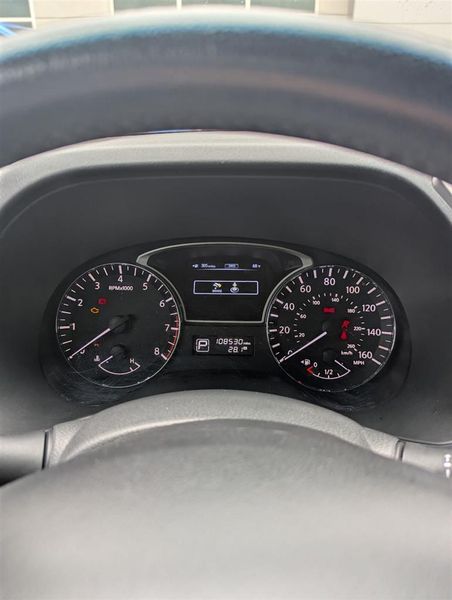 2013 Nissan Pathfinder SV photo 11