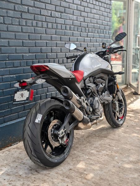 2024 Ducati MONSTER PLUS 