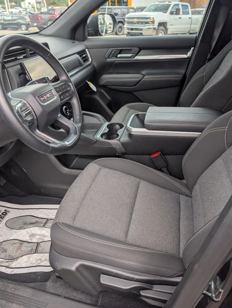 Used 2025 GMC Terrain Elevation