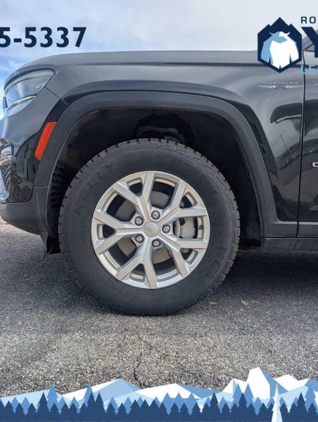 2023 Jeep Grand Cherokee Limited photo 3