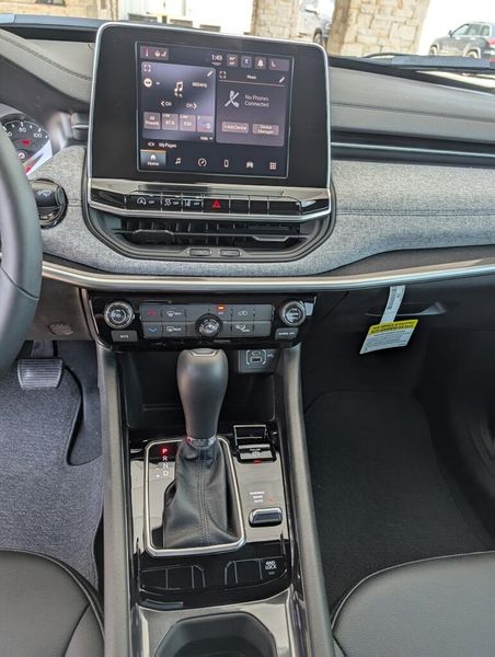 2025 Jeep Compass Latitude 4x4Image 13