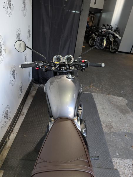 2025 Triumph BONNEVILLE T120 BLACK 