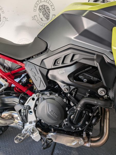 2025 BMW F900GS 