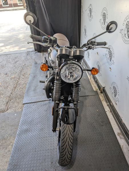 2025 Triumph BONNEVILLE T120 BLACK 