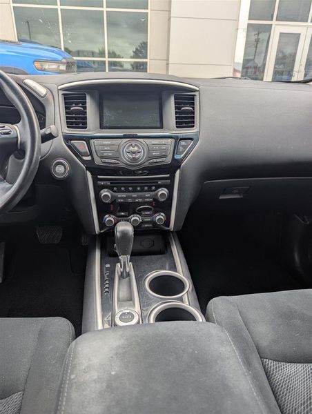 2013 Nissan Pathfinder SV photo 10