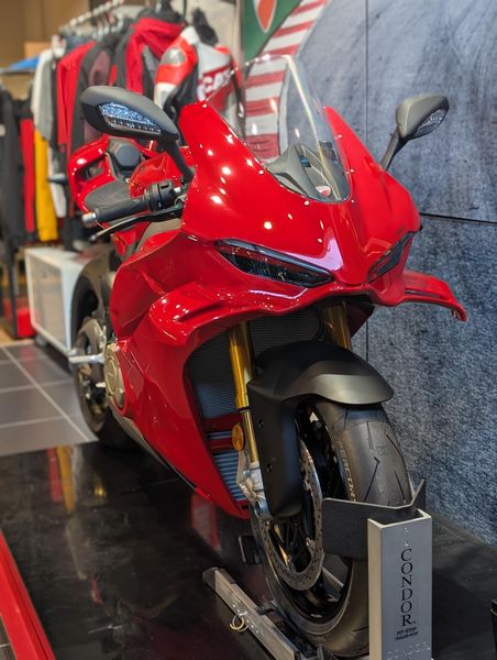 New 2025 Ducati PANIGALE V4 S 