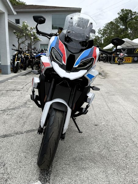 2025 BMW M 1000 XR 