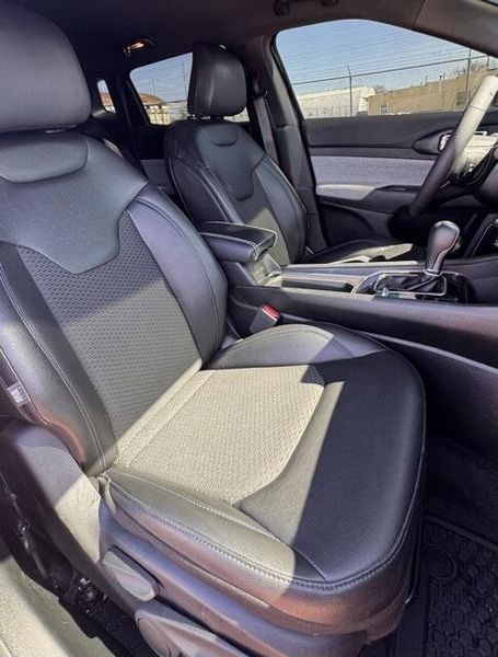 Used 2025 Jeep Compass LatitudeImage 14