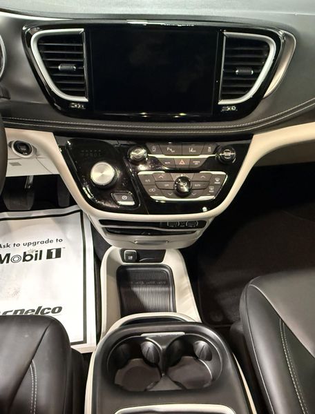 Used 2023 Chrysler Pacifica Touring LImage 25