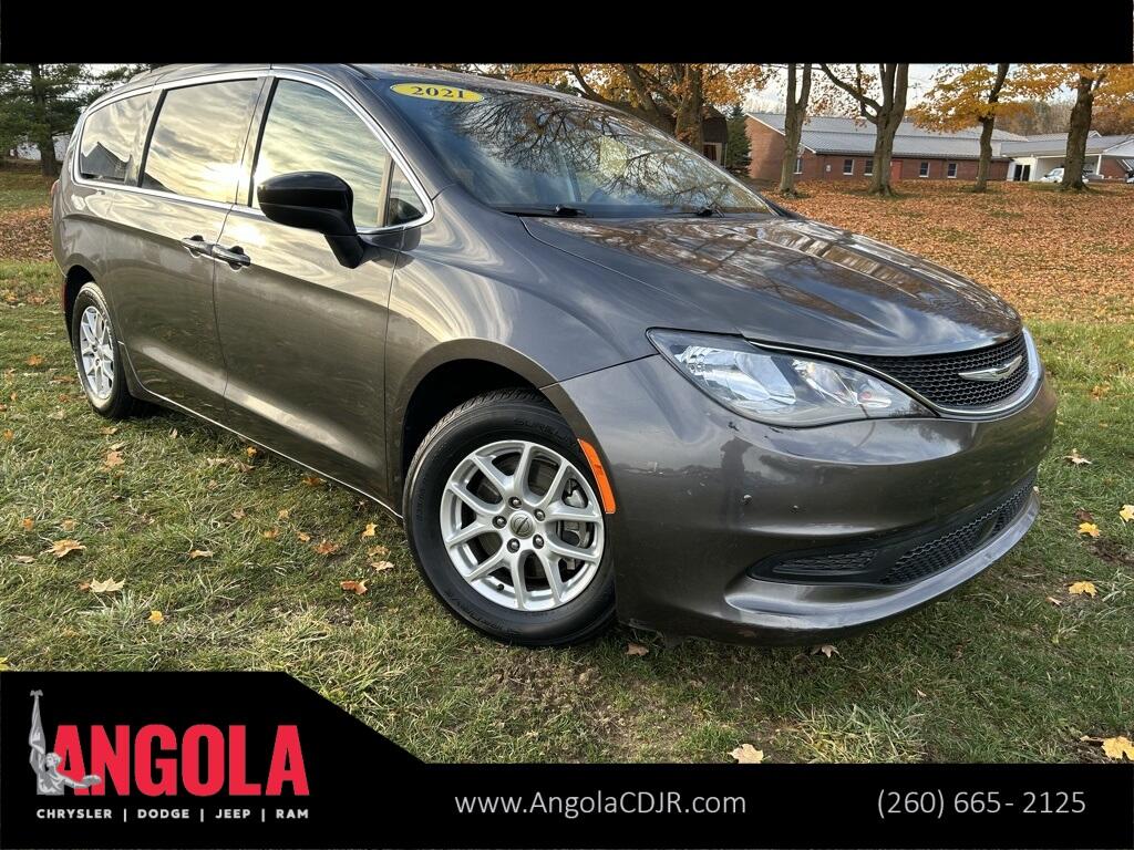 2021 Chrysler Voyager's photo