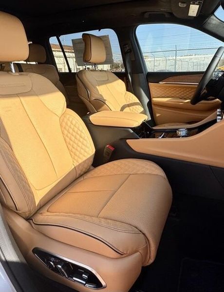 New 2025 Jeep Grand Cherokee L Summit Reserve 4x4Image 15