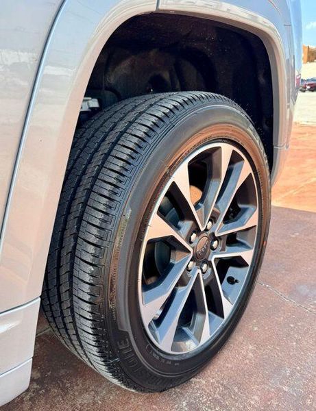 New 2025 Jeep Grand Cherokee Overland 4x4Image 10